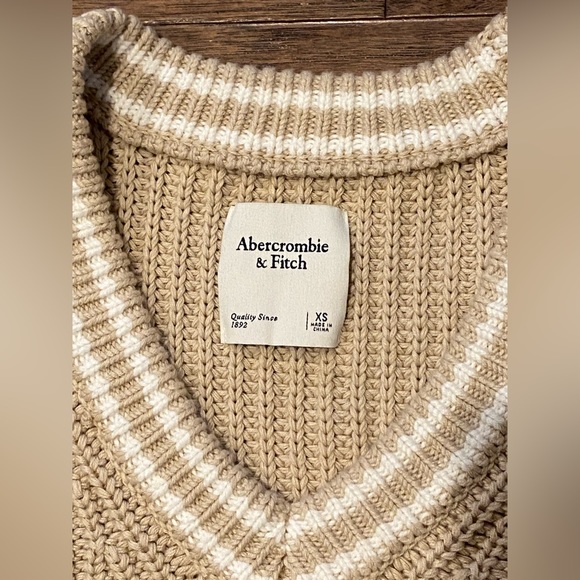 Abercrombie knit sweater - Picture 2 of 3